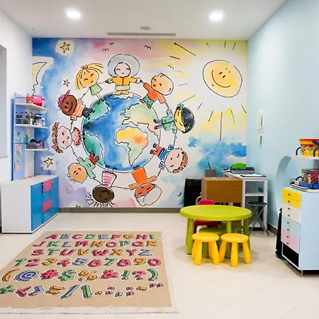 Atrium Platinum & מלון
