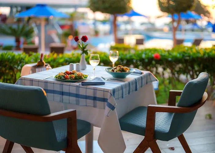 Atrium Platinum & מלון